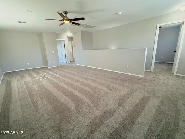 Building Photo - 2528 E Meadow Creek Way