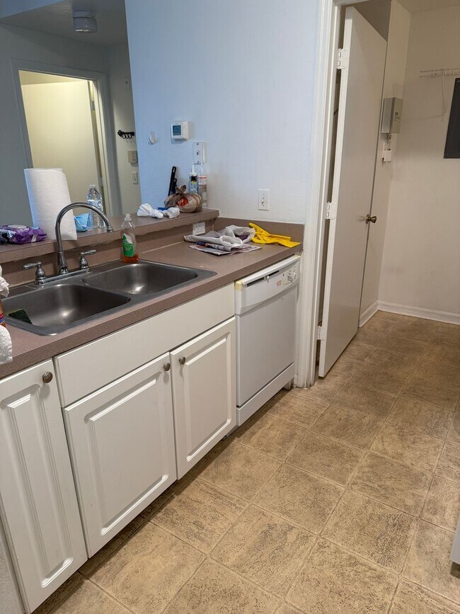 Building Photo - 1 bed 1 bath condo in Metrowest