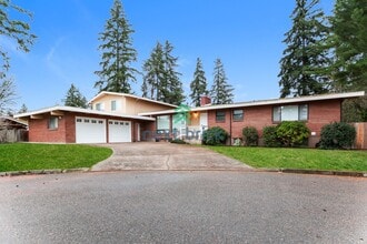 Building Photo - Stunning cul-de-sac residence near Odle Middle School and Bellevue Aquatic Center!