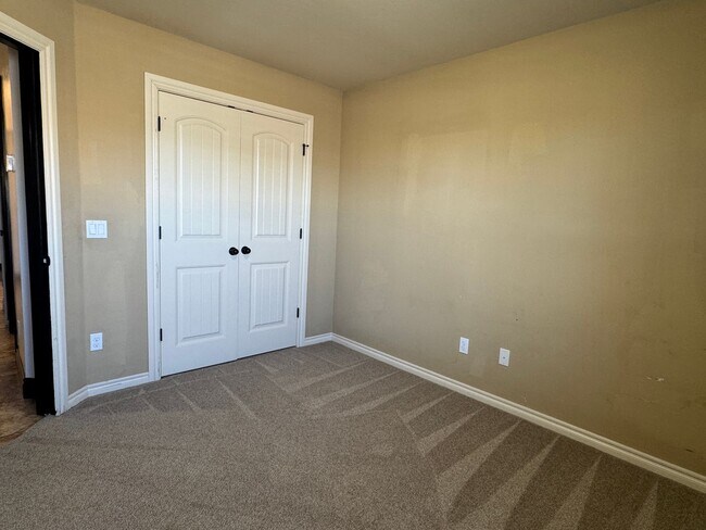 Building Photo - 7904 SW Powell Ct