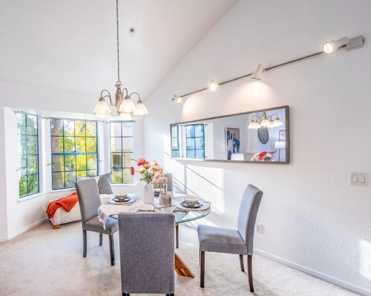 Building Photo - 10272 Danube Dr