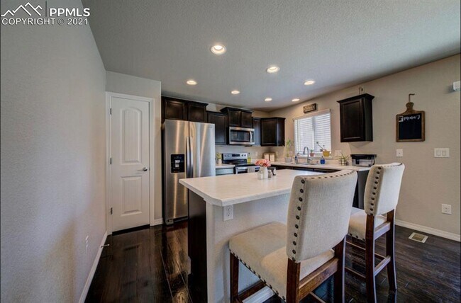 Building Photo - 6673 Galpin Dr