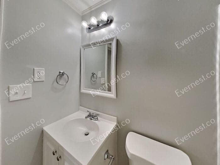 Building Photo - 239 Bellwood Ln