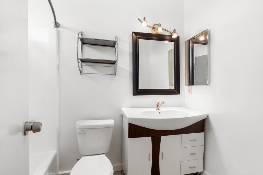 guest bathroom angle2 - 11100 Acama St