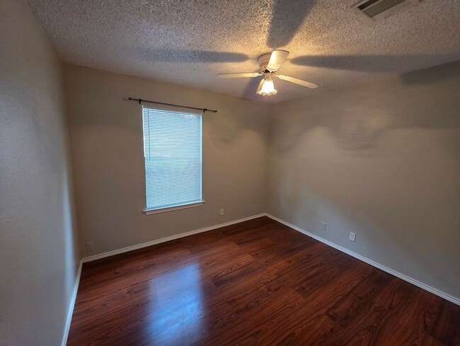 Building Photo - Hidden Creek Townhouse