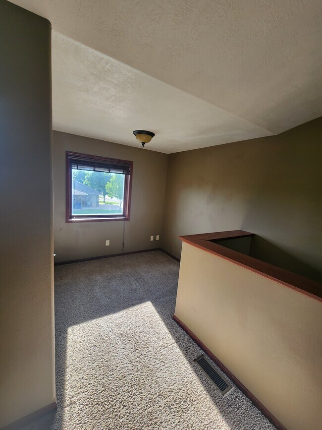 Reading Nook off Living Room - 2012 S Barret Pl