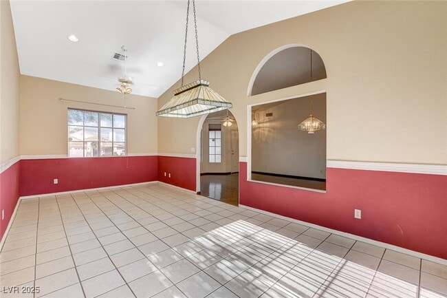 Building Photo - 114 E Tamarack Dr