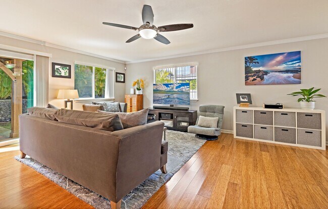 Building Photo - Unfurnished Townhome with Garage, 3 bedroo...