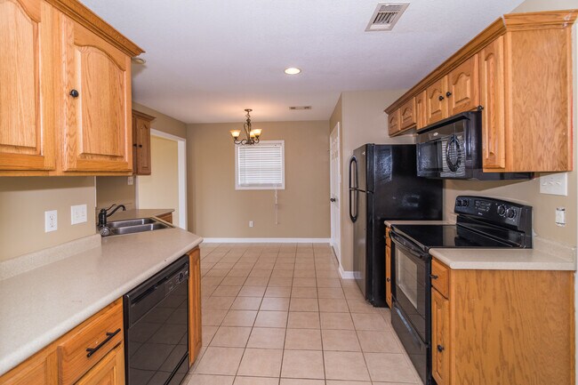 Building Photo - 3 Bedroom, 2 Bath Home in Valley View with Privacy Fenced in Backyard! June move in!!