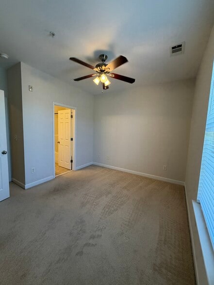 Building Photo - 926 Iris St