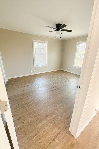 Building Photo - 513 W Duncan St