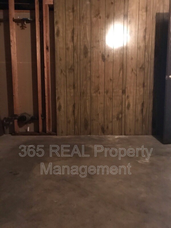 Building Photo - 2141 28th Ave Ct