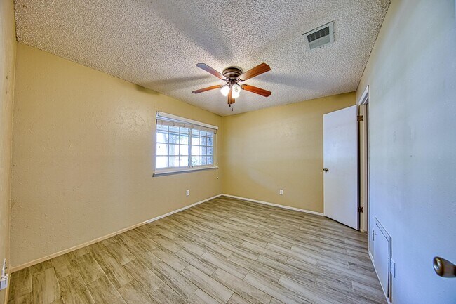 Building Photo - 22411 Elsinore Dr