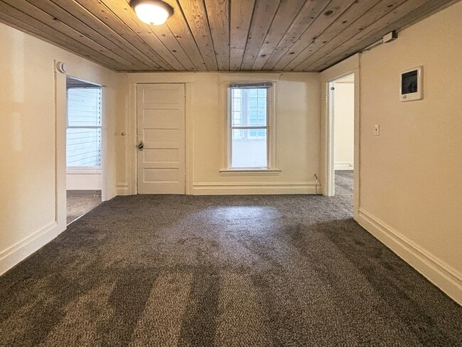Building Photo - 531 Monroe St