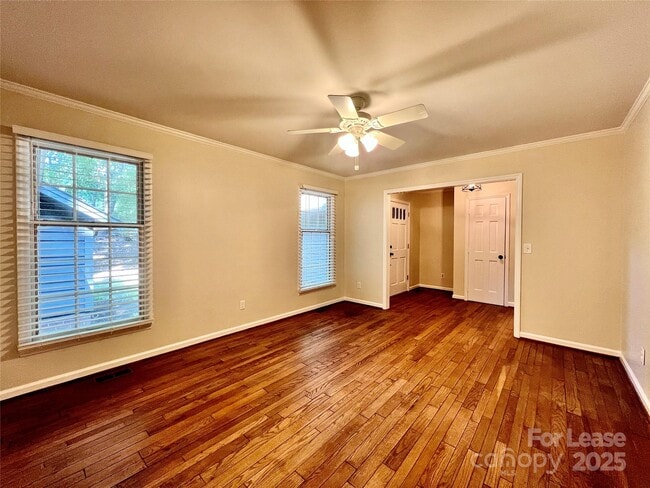 Building Photo - 911 Reverdy Ln