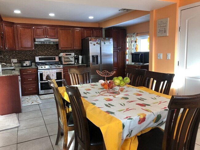 Building Photo - 49 Furness St