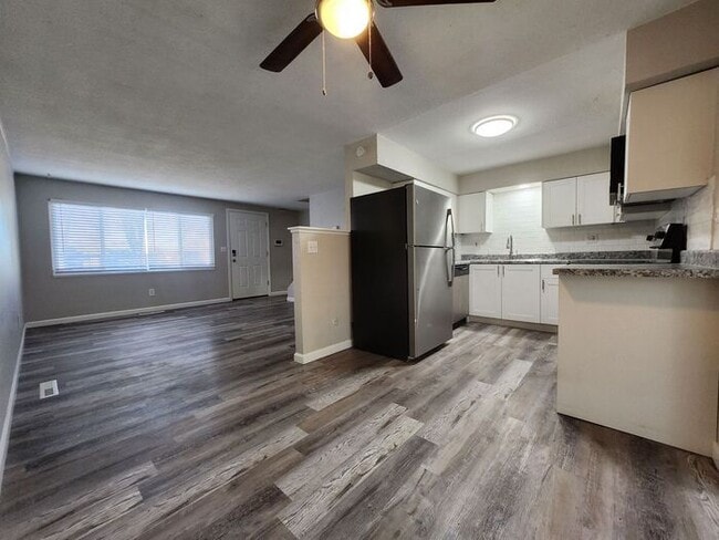 Building Photo - 2-Bedroom Townhome with Fenced Backyard and Modern Updates! |Utilities Included!