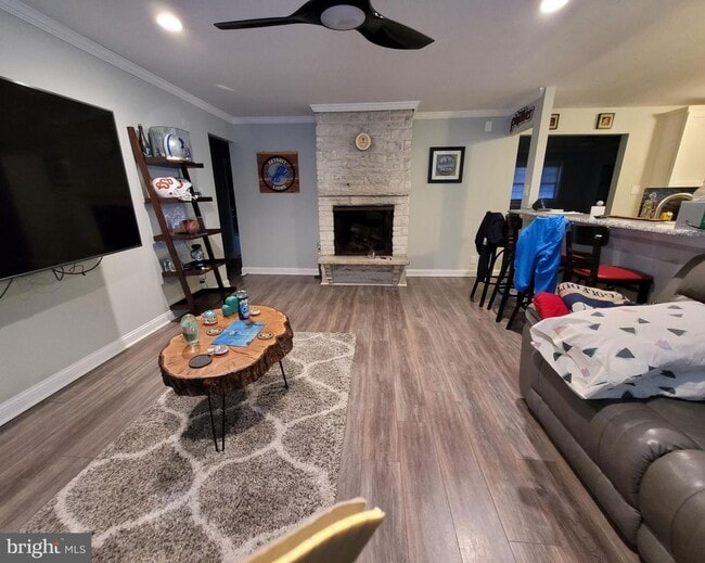 Building Photo - 302 Iris Rd