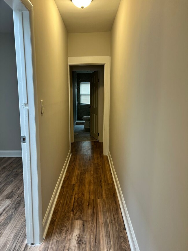 Building Photo - Spacious 3BR 1BA Baltimore rowhome!