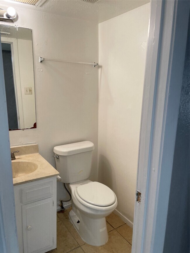 Building Photo - 7273 Chasewood Dr