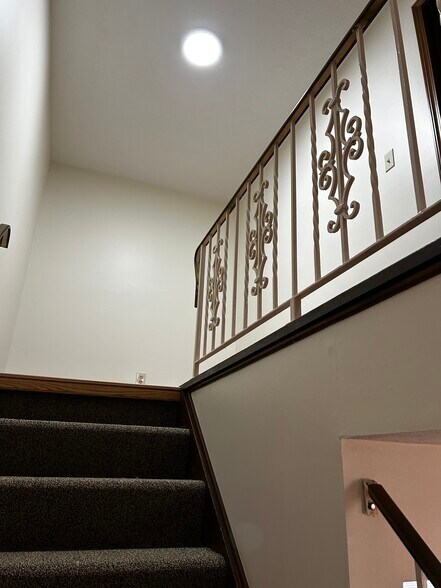 Building Photo - 7012 Joanne Cir N