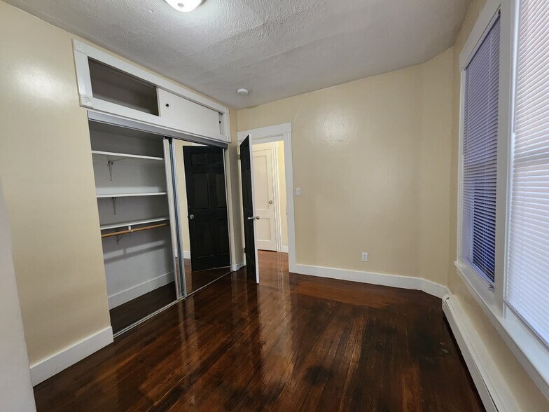 Building Photo - 371 Norton St