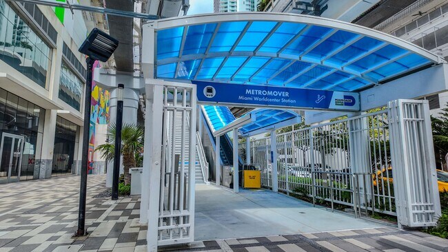 Building Photo - 851 NE 1st Ave