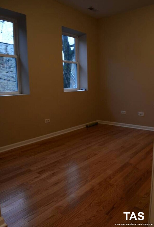 Building Photo - 3211 W Armitage Ave