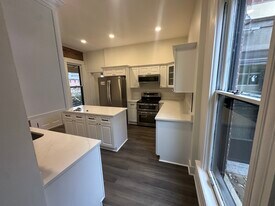 Building Photo - 81 Warren St