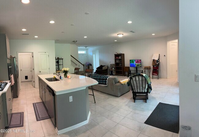 Building Photo - 613 Lancewood Ct