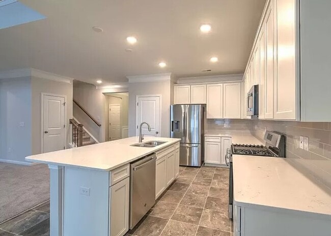 Building Photo - 515 Daisy Hill Ln