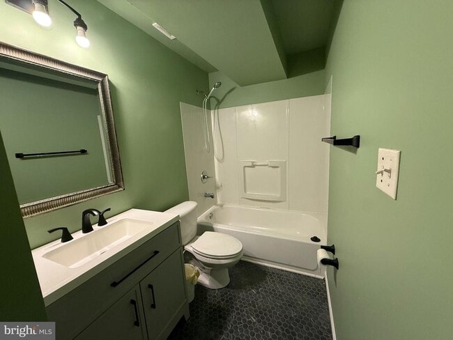 Building Photo - 220 Barnes Blvd