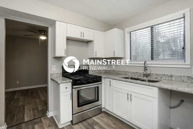 Building Photo - 3 Bedroom Pet-Friendly Home in Lithonia, GA with Main Street Renewal