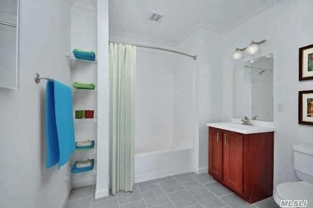 Building Photo - 479 Front St