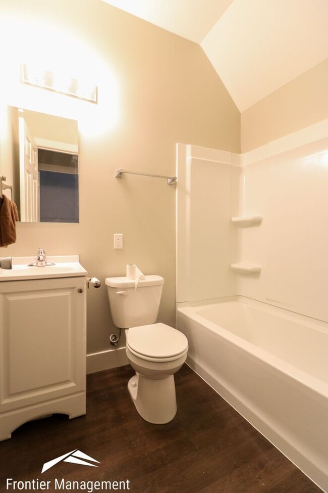 Building Photo - 1019 Moro St