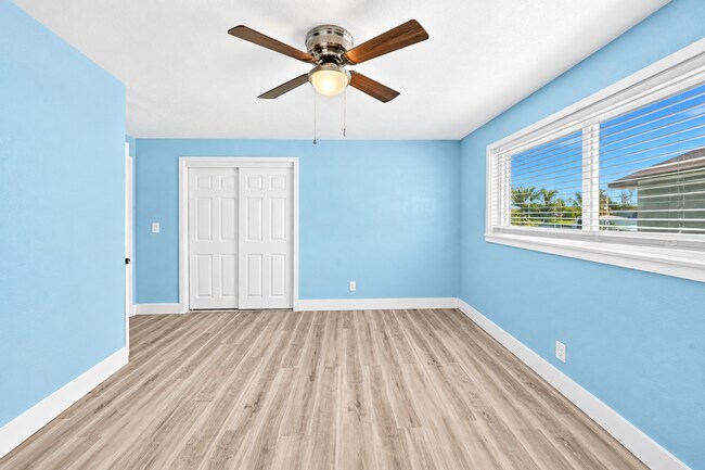 Building Photo - 115 Country Club Dr