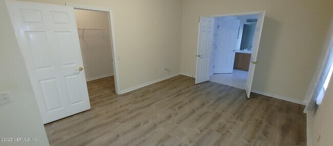 Building Photo - 10542 Castlebar Glen Dr S