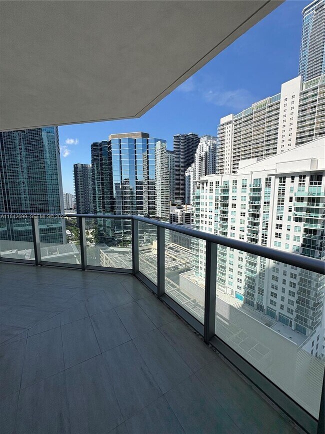 Building Photo - 1300 Brickell Bay Dr