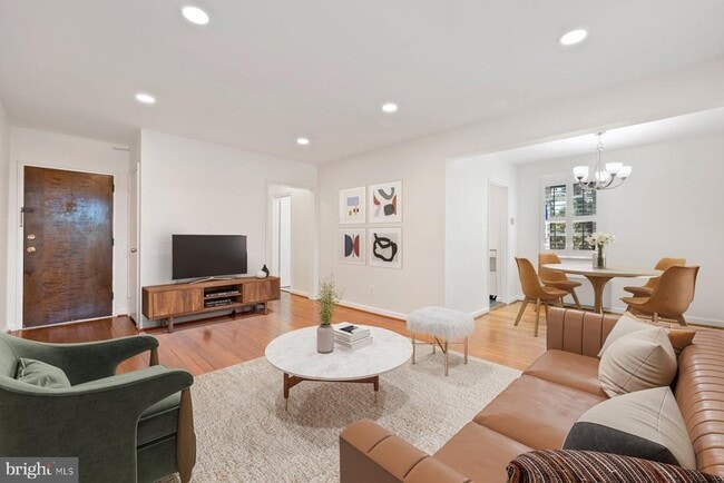 Building Photo - 4822 Chevy Chase Dr