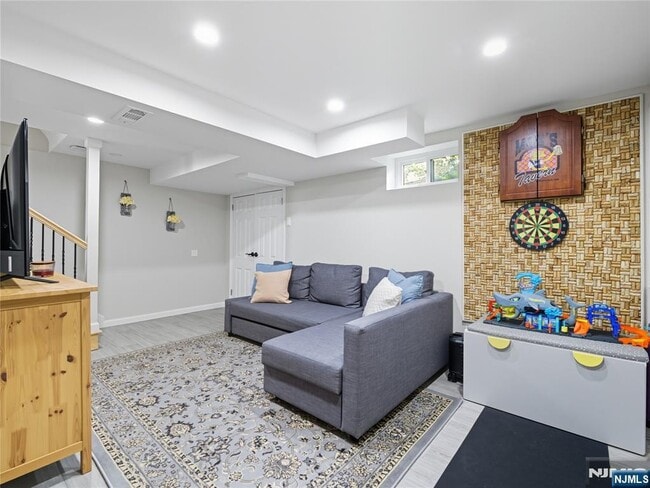 Building Photo - 197 Fairview Ave