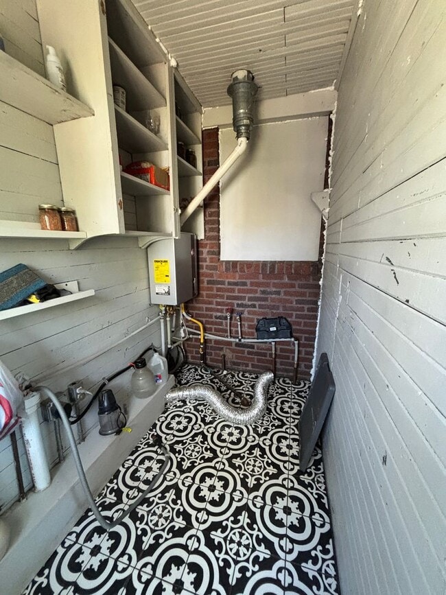 Building Photo - 312 S Valentine St