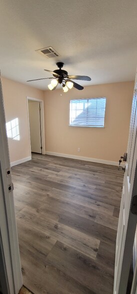 Building Photo - 5709 Avenida Silla