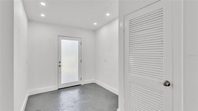 Building Photo - 2128 Sycamore Dr