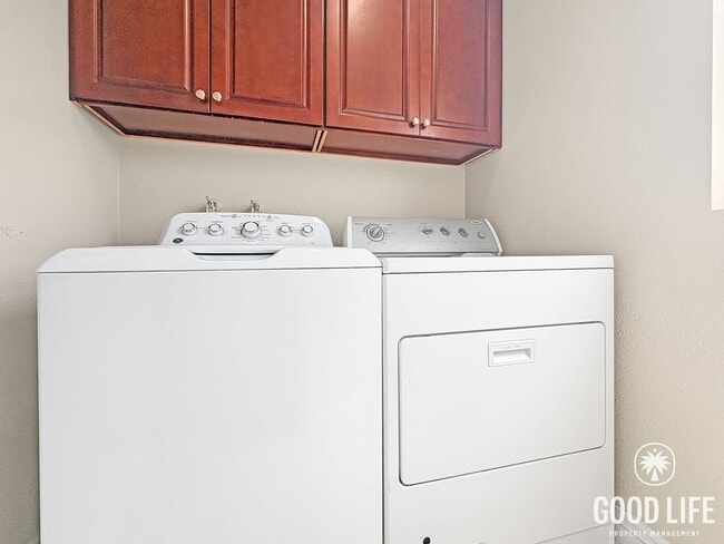 Building Photo - Light-Filled 2BD/2BA Top-Floor Condo in Mira Mesa with Granite Kitchen, Private Balcony & Pool