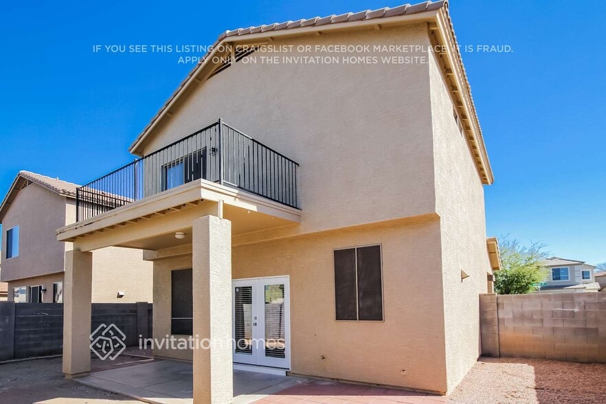 Building Photo - 810 E Nardini St