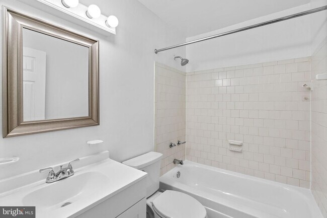 Building Photo - 314 Woodleaf Ct