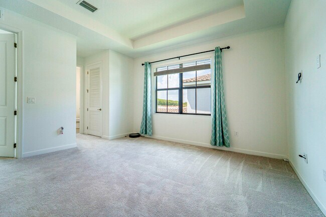 Building Photo - 537 SE Fascino Cir