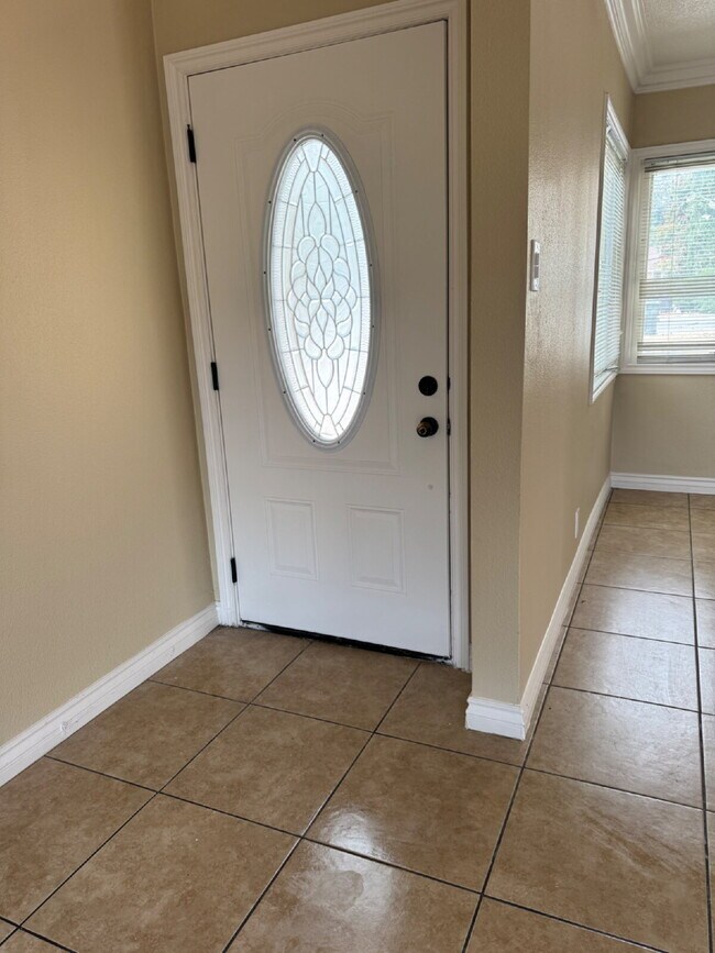 Building Photo - Large yard, spacious interior, extra parking and much more