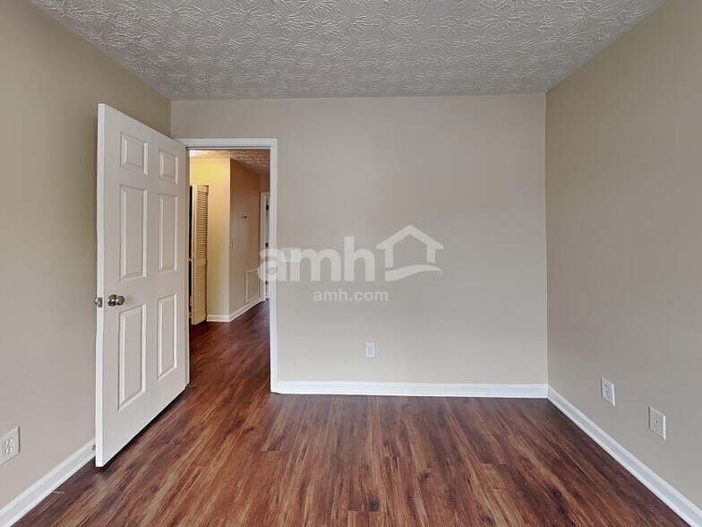 Building Photo - 3215 Deer Valley Dr NW