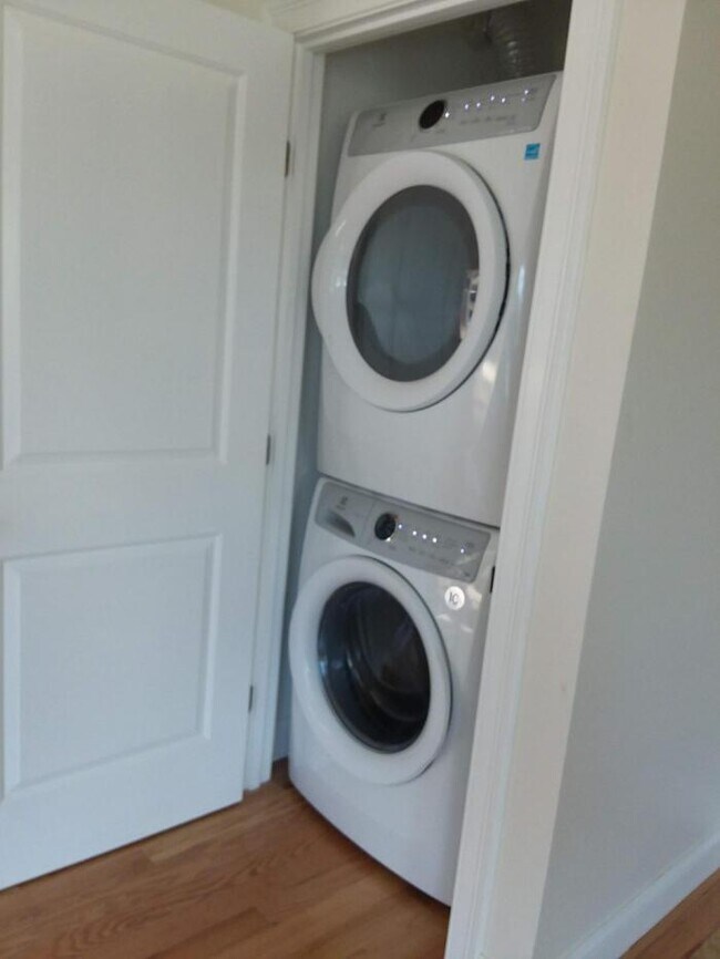 Building Photo - 4 bedroom in Boston MA 02120